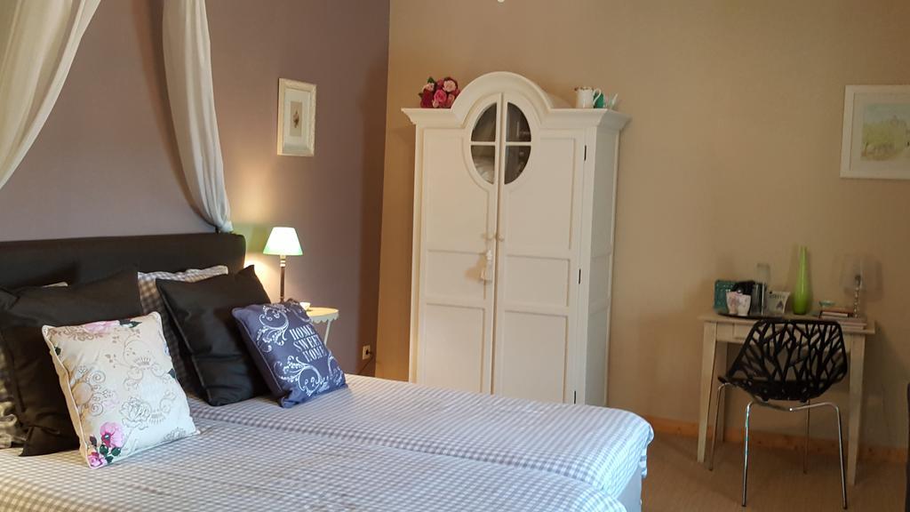 Vouhé Le Logis De La Poupeliere B&B 외부 사진