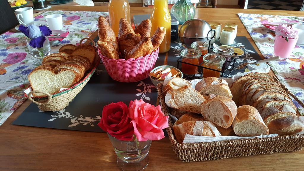 Vouhé Le Logis De La Poupeliere B&B 외부 사진