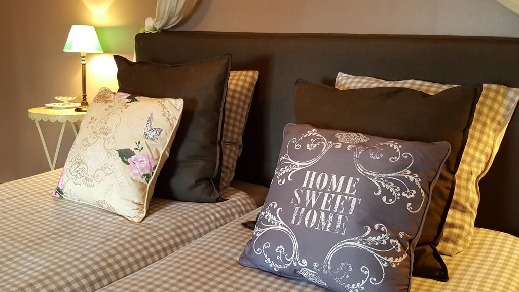 Vouhé Le Logis De La Poupeliere B&B 외부 사진
