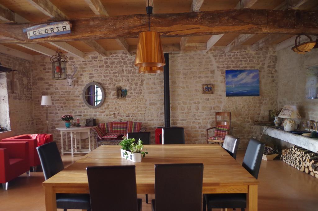 Vouhé Le Logis De La Poupeliere B&B 외부 사진