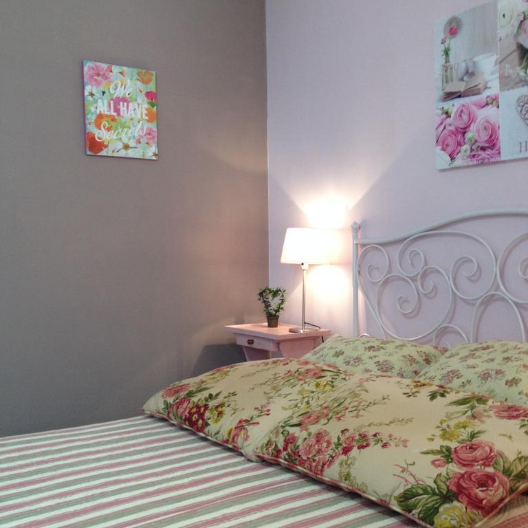 Vouhé Le Logis De La Poupeliere B&B 외부 사진