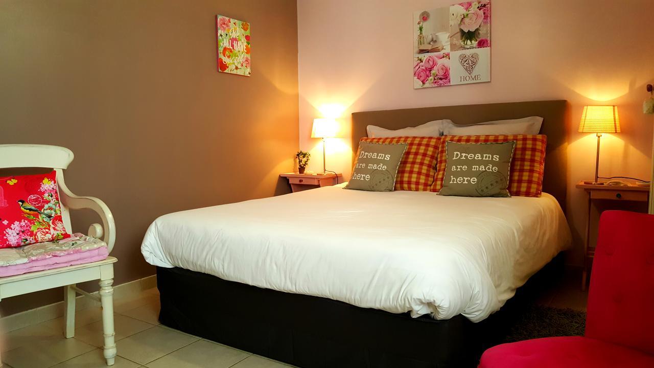 Vouhé Le Logis De La Poupeliere B&B 외부 사진