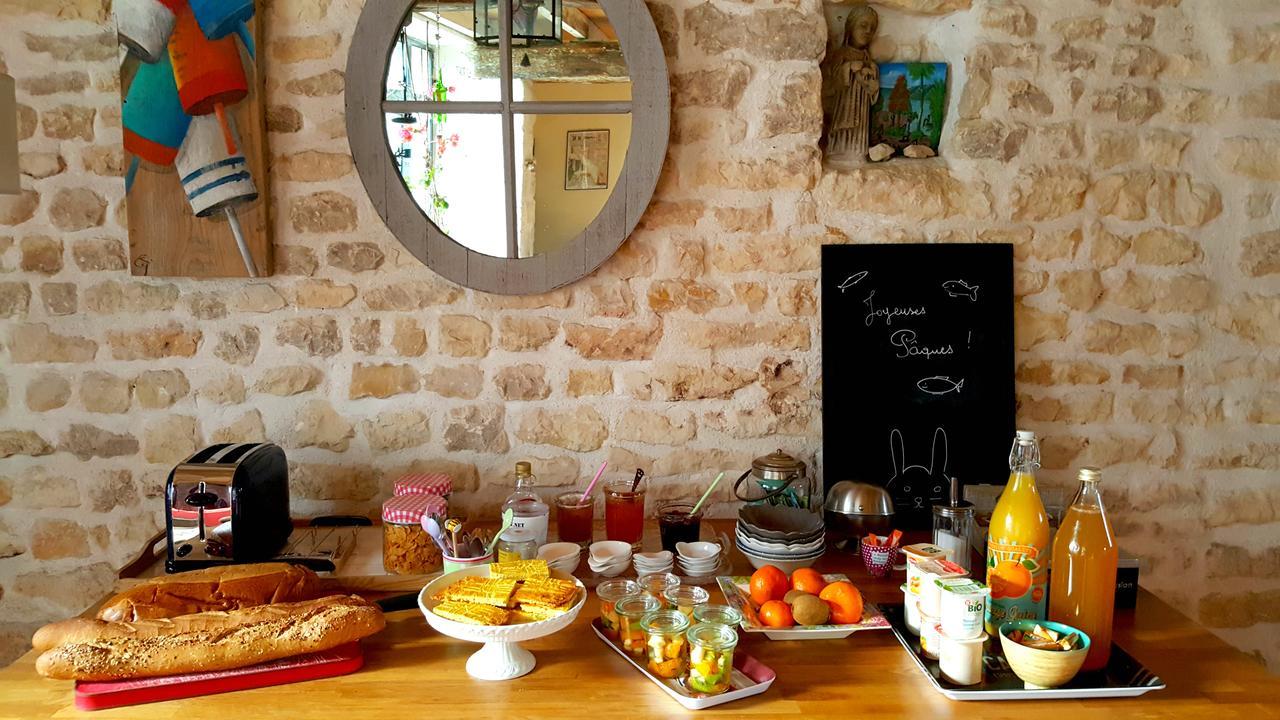 Vouhé Le Logis De La Poupeliere B&B 외부 사진