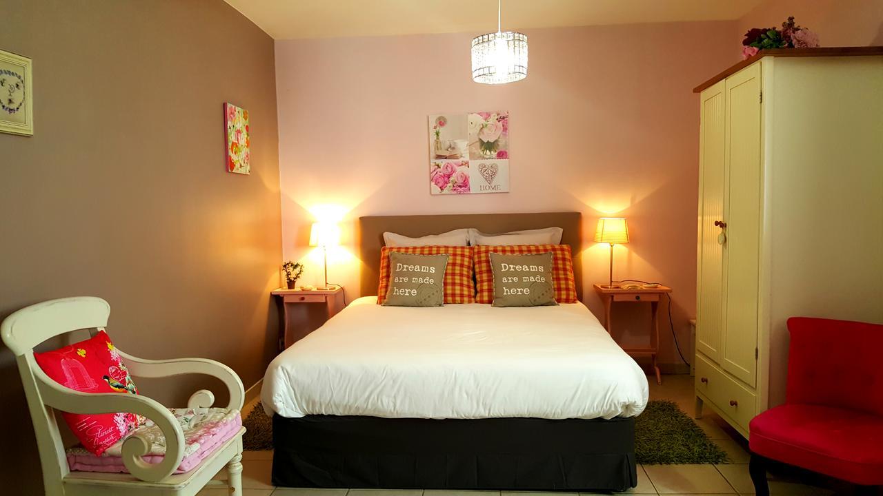 Vouhé Le Logis De La Poupeliere B&B 외부 사진